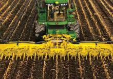 приставка для збирання кукурудзи John Deere 390plus