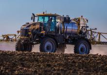 Самохідні польові обприскувачі Challenger RG900C