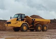 Шарнірні самоскиди Caterpillar 725