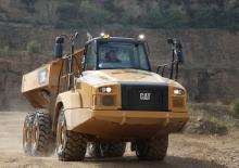 Шарнірні самоскиди Caterpillar 730C