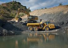 Шарнірні самоскиди Caterpillar 735B