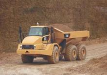 Шарнірні самоскиди Caterpillar 740