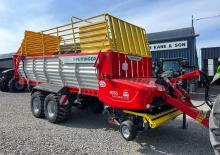 Спрощені причепи для силосу Pöttinger Boss 3240