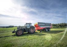 Спрощені причепи для силосу Pöttinger Jumbo 8380 DB