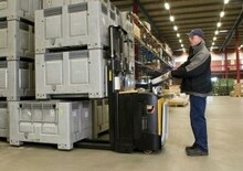 Палетні штабелери Stand Up Rider Platform Caterpillar NSV16N