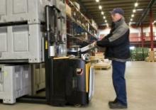 Палетні штабелери Stand Up Rider Platform Caterpillar NSV16NI