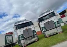Тягачі Kenworth K200 1.7M Day Cab MX15 10x6