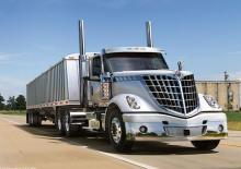 Тягачі International LoneStar 132 Hi-Rise Sleeper Cummins X15