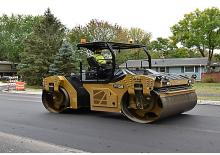 Тандемні вібраційні дорожні катки Caterpillar CB15