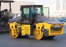 Тандемні вібраційні дорожні катки Volvo DD95