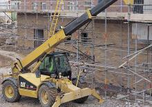 Телескопічні навантажувачі Caterpillar TH 82