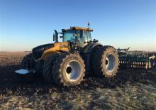 Трактори 4WD Challenger 1046