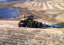 Трактори 4WD Challenger MT975E