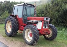 Трактори з заднім приводом International Harvester 1055