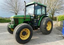 Трактори з заднім приводом John Deere 5400 N