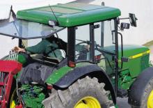 Трактори з заднім приводом John Deere 5500 N