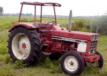 Трактори з заднім приводом International Harvester 644