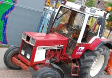 Трактори з заднім приводом International Harvester 745