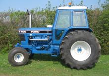 Трактори з заднім приводом Ford-NH 7700