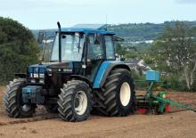 Трактори з заднім приводом Ford-NH 7740