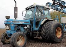 Трактори з заднім приводом Ford-NH 7810