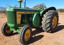 Трактори з заднім приводом John Deere 820