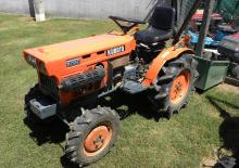 Трактори з заднім приводом Kubota B 7001E