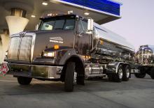 Тягачі Western Star 4800 SB Detroit DD13