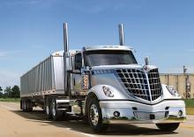 Тягачі International LoneStar 132 Day Cab Cummins X15