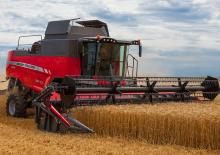 Зерновий комбайн Massey Ferguson Beta 7370
